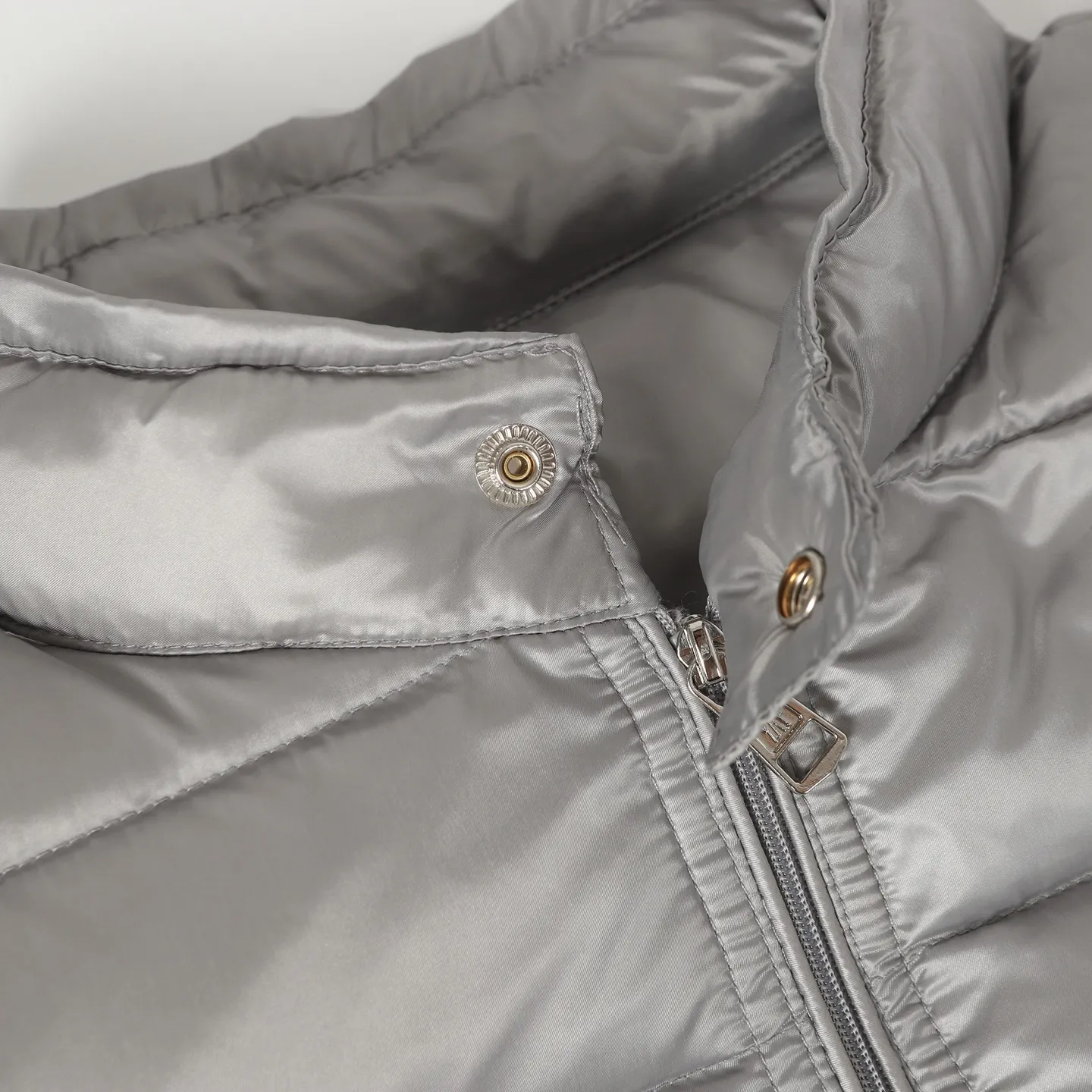 Moncler/ Acorus Classic Moncer/ # Acorus Classic ➖ 98 ，100% Quality， Series ！ ➖ 15D nylon / ， ！ ➖ ， ，100% Quality！ ➖ 10 ， ， ， ！ ⛔ ， ， ！ ：Black/Gray Size：1/2/3/4/5